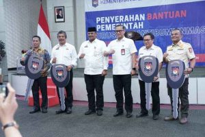 Mendagri Berikan Bantuan Mobil Pemadam ke Pemkab Bombana