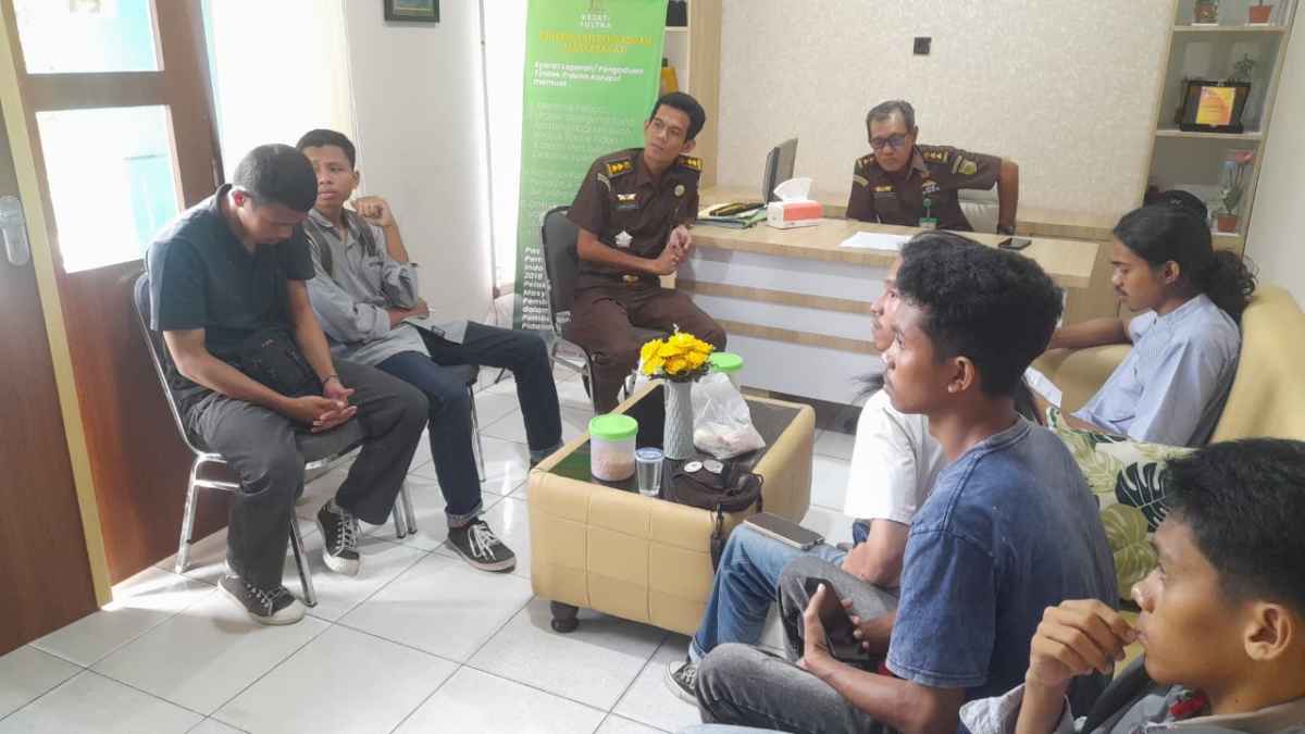 LINK Sultra Geruduk Kejati, Dan Laporkan Secara Resmi Pelanggaran PT Kasmar Tiar Raya LINK Sultra Geruduk Kejati, Dan Laporkan Secara Resmi Pelanggaran PT Kasmar Tiar Raya