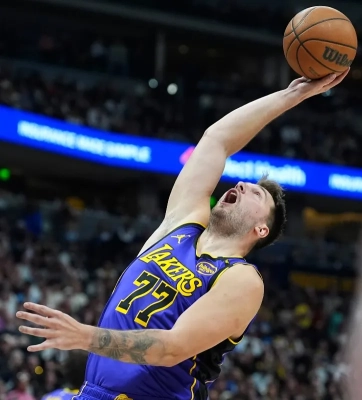 Luka Doncic's 32-point night helps Lakers finally win in Denver
