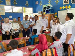 Lanud Haluoleo-KADIN Sultra Salurkan Makan Bergizi Gratis ke Siswa di Konsel