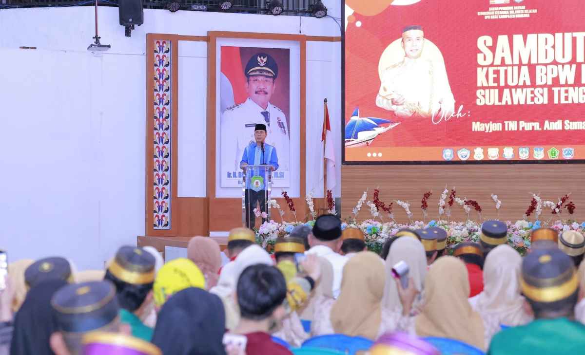 Berkunjung di Bombana, ASR Lantik Pengurus BPD KKSS