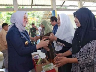 Walikota Sambangi dan Berikan Bantuan Korban Banjir di Kendari