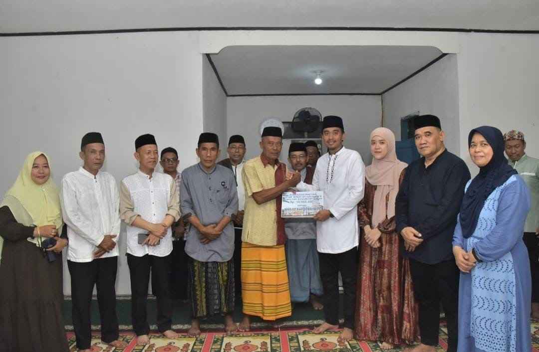 Safari Ramadhan di Desa Wakadawu, Bupati dan Wakil beri Bantuan Pembangunan Mesjid