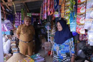 Bupati Bombana dan TPID Pantau Harga di Pasar Sentral
