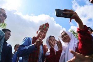 Tiba di Kendari, Andi Sumangerukka di Sambut Teriakan Pelajar: Selamat Datang Gubernur