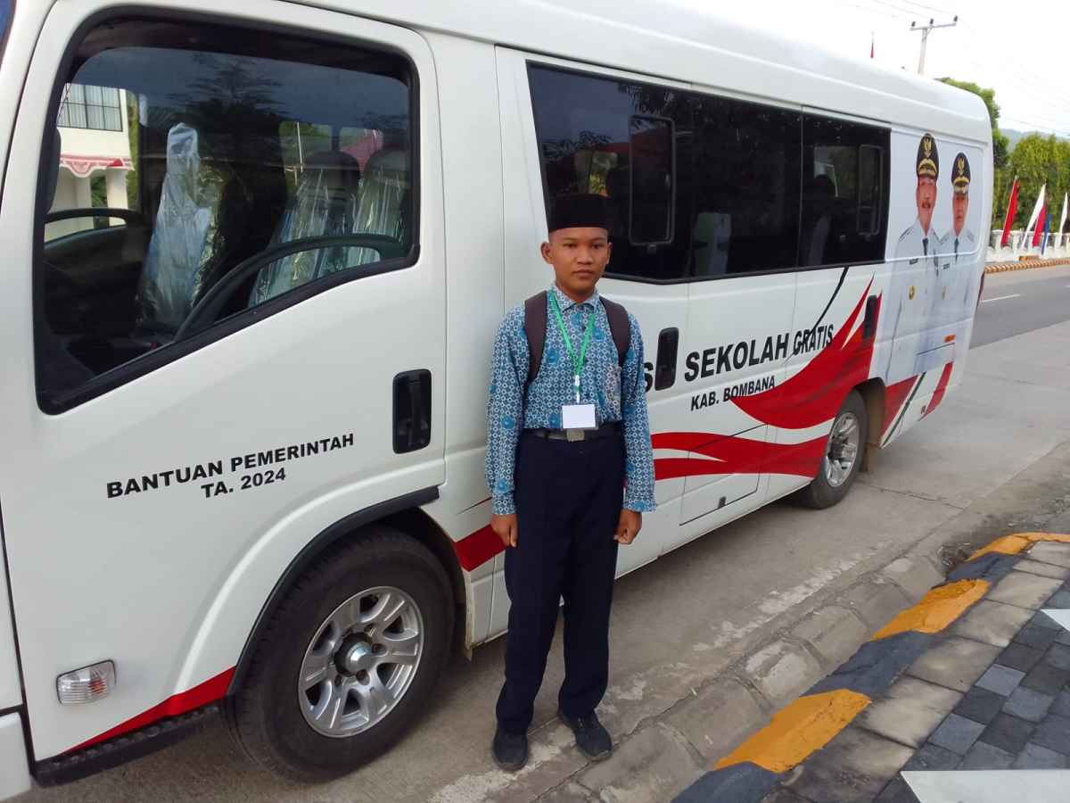 Bus Sekolah Gratis Bombana, Siswa SMA: Tidak Jalan Kaki Berkilo-kilo Meter Lagi