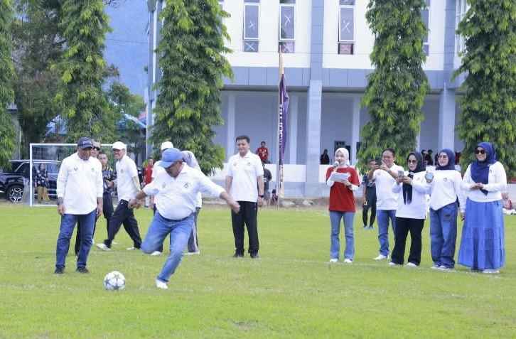 Bupati Buka Open Turnamen Bombana Cup Sepak Bola Mini