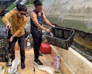 Dukung Program Pemkot Kendari, Mirdan Kerahkan Nelayan Bersihkan Teluk