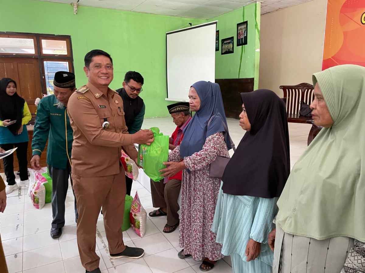 Hari Lansia Nasional, Pemkot Kendari Beri Layanan Kesehatan dan Berbagi Sembako