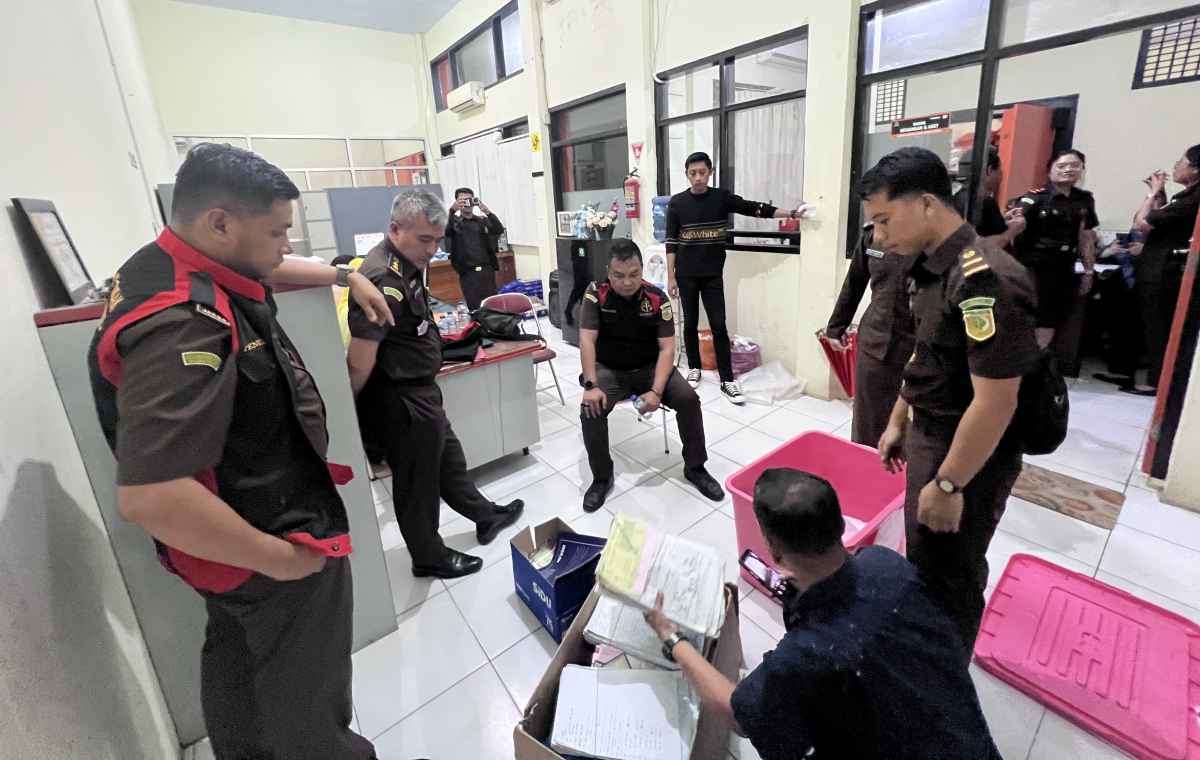 Kejari Kendari Geledah Salah Satu Kantor BUMN di Kendari