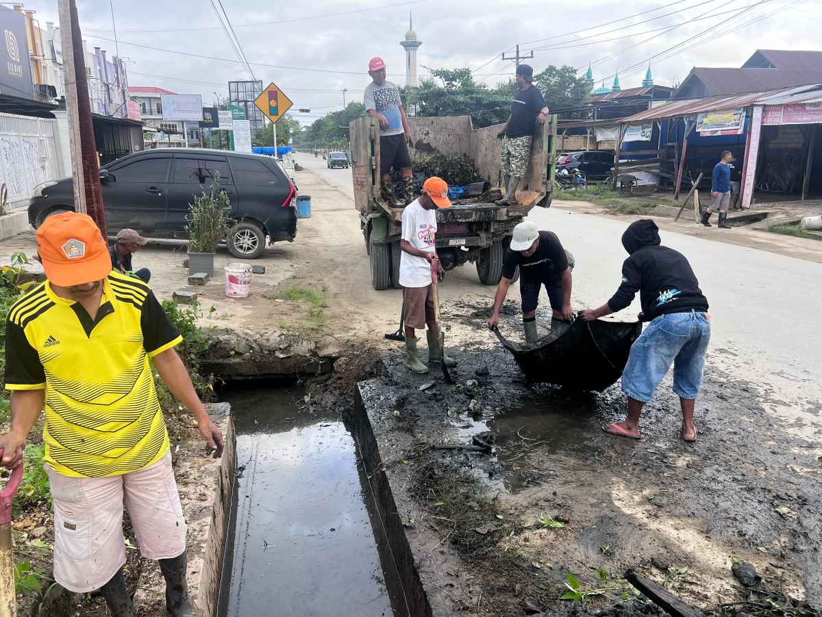 Walikota Kendari Instruksikan Bersihakan Drainase, Cegah Genangan Air Dikawasan Pedistrian Eks MTQ