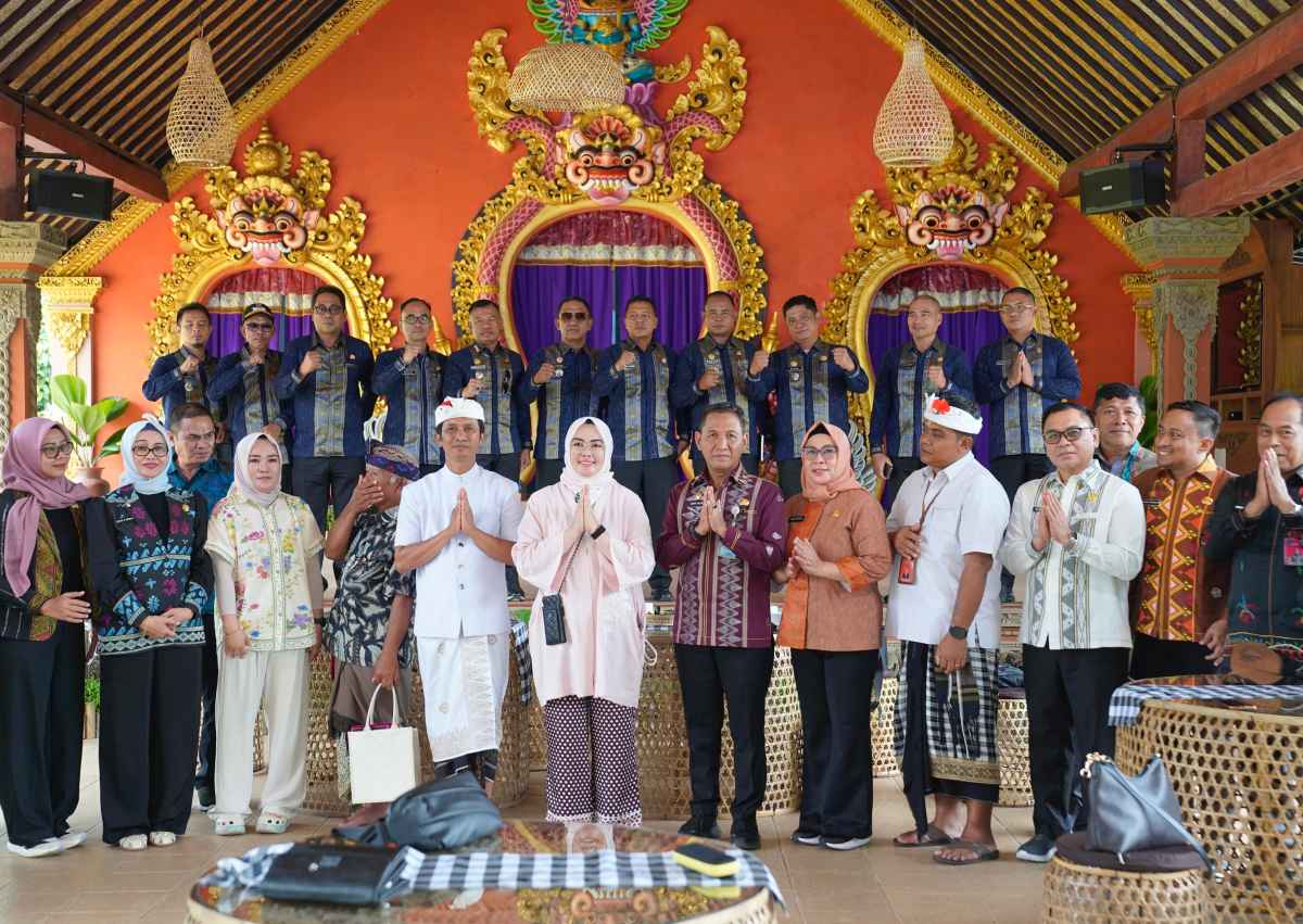 Walikota Kendari Bersama Camat Kunjungi Desa Terbersih di Dunia: Jadi Inspirasi Kami