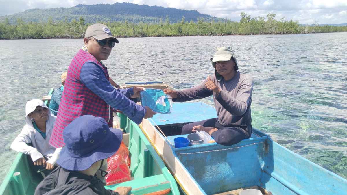 Aksi Nyata di Laut Wawonii! Kepala Desa Dongkalaea dan PAAP Bergerak Bersama Lindungi Perairan untuk Nelayan