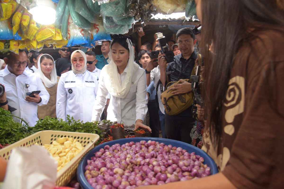Harga Sembako Stabil Imbas GPM yang Gercar Dilakukan Pemkot Kendari, Wamendag Senyum Lebar