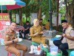 Makan Dilapak Pinggir Jalan, Langkah Sederhana Walikota Kendari yang Bermakna Besar