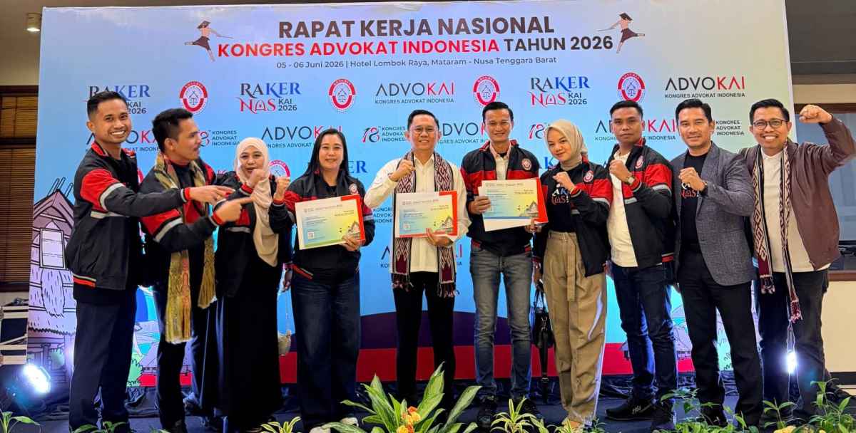 Aktif Membela Masyarakat, Andre Darmawan Raih Penghargaan KAI