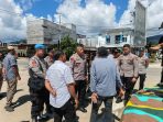 Video Viral: Kapolres Bombana Naik ke Mobil Komando, Gagalkan Pembakaran Ban Mahasiswa