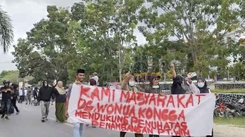IMG_1951 Beri Dukungan Kepada PT WIN, Ratusan Warga di Torobulu Sambangi PN Anddoolo