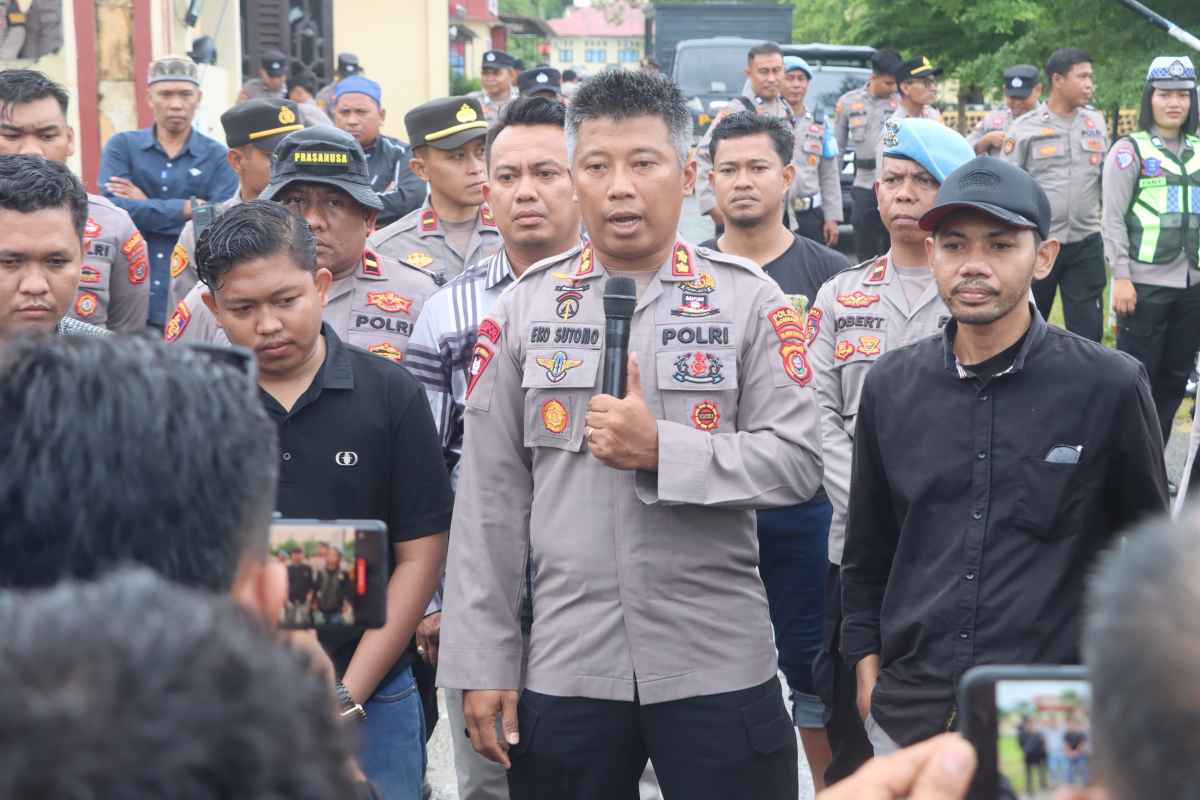 Unjuk Rasa Berakhir Damai, Kapolres Bombana Pilih Dialog Terbuka